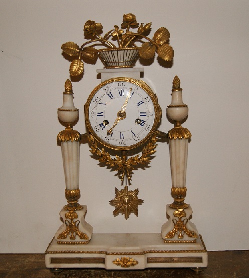 Wit marmer pendule met touwslinger
