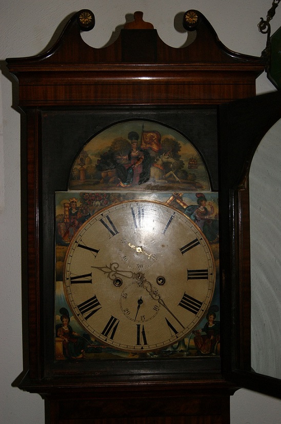 detail mahonie engelse klok